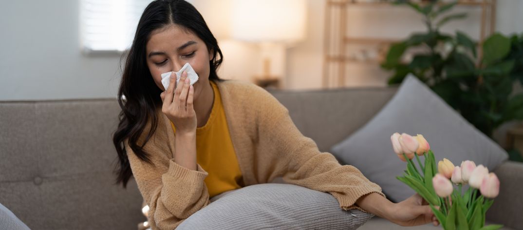 Histamine intolerantie symptomen herkennen vrouw niezen